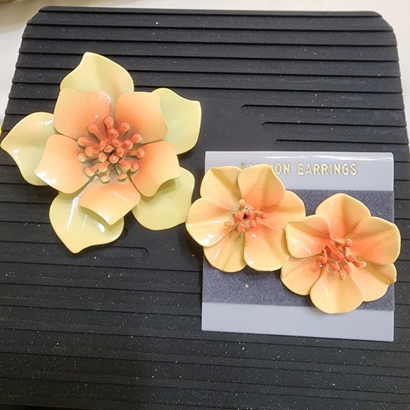 Brooch & Earrings - Vintage Painted Metal, Yellow & Orange, NWT  💛🧡 - Picture 3 of 12